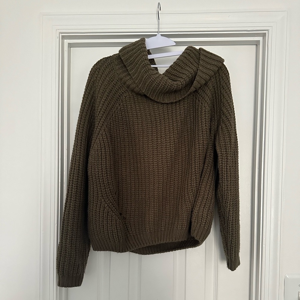 American Eagle sweater, size large